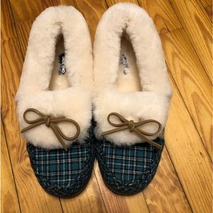 Lands End Women’s Plaid Shearling Moccasin Slippers Size 9 Green Plaid